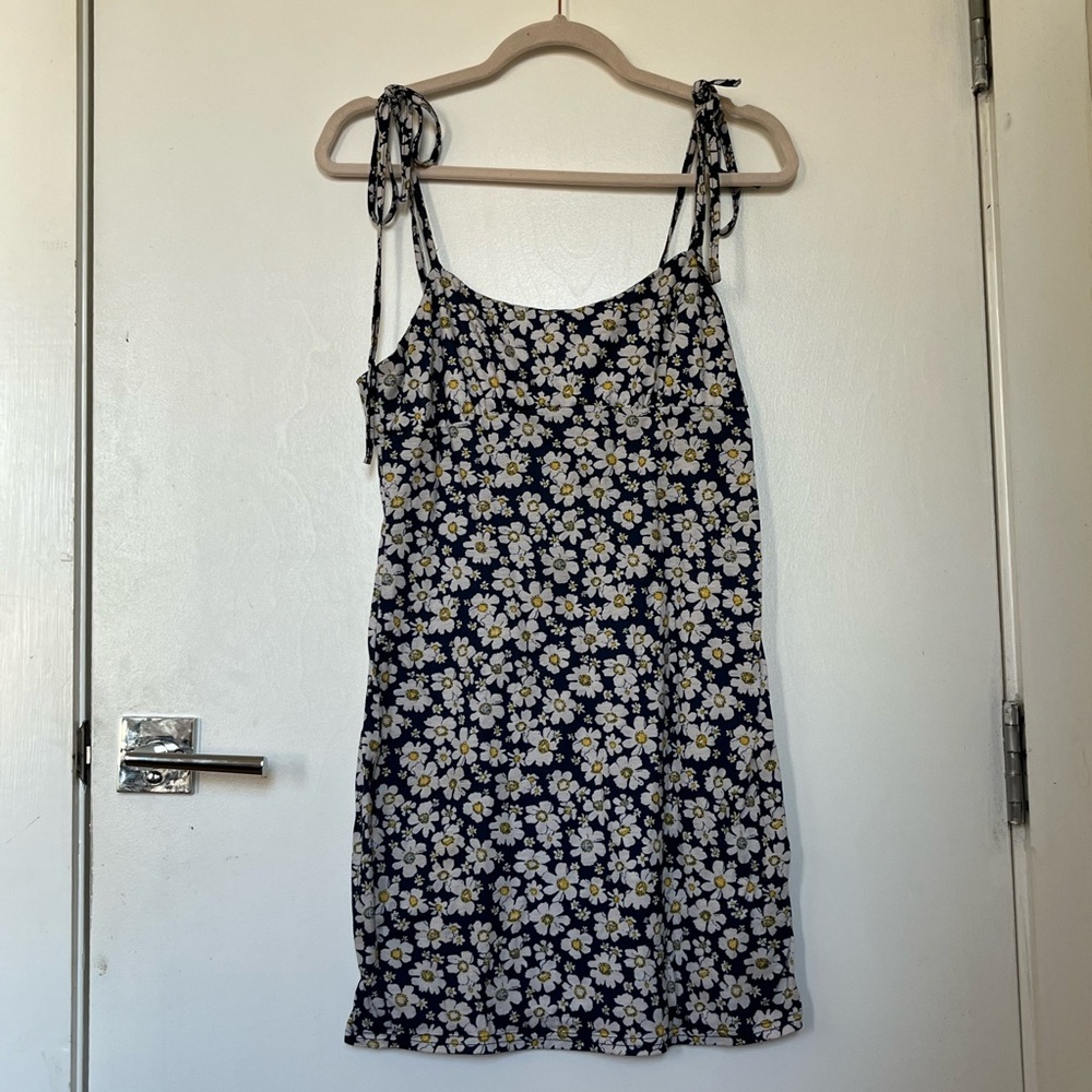 Daisy body on dress